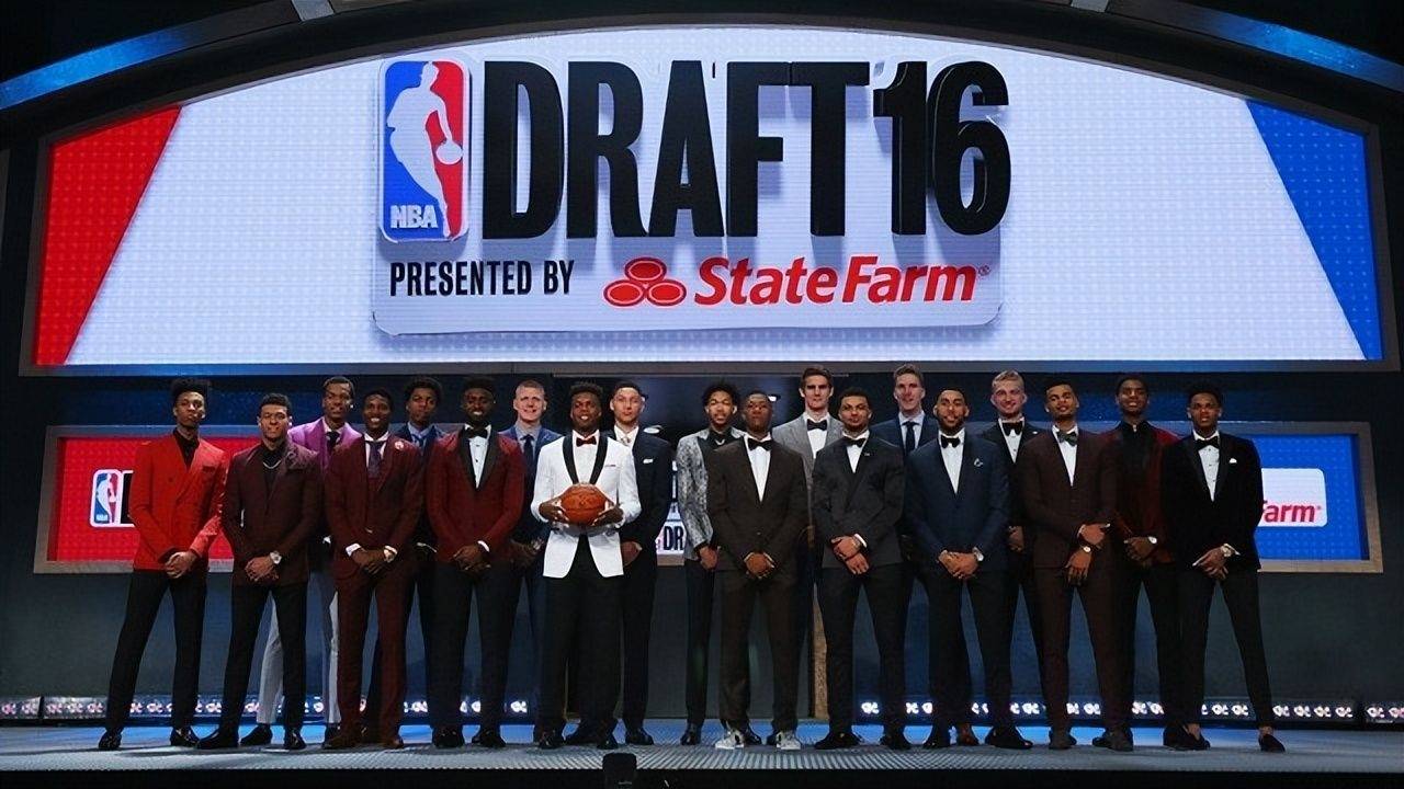 NBA::2016届NBA选秀NBA，状元西蒙斯与探花杰伦布朗，荣誉和顺位排名互换