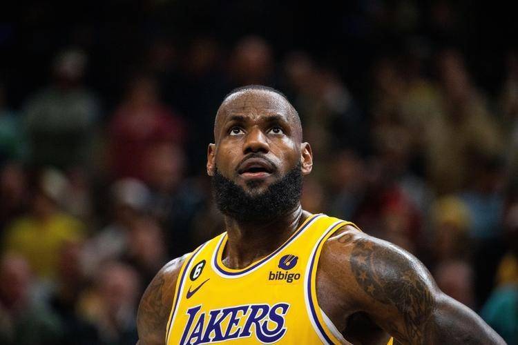 NBA::单赛季2500分500篮板500助攻有多难？NBA仅三人做到NBA，强如詹姆斯未上榜