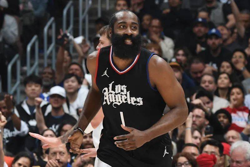 NBA::单赛季2500分500篮板500助攻有多难？NBA仅三人做到NBA，强如詹姆斯未上榜