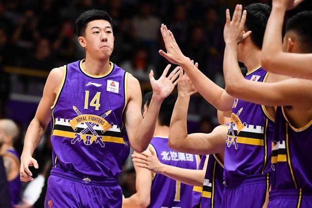 CBA::广东内线5人组确立！CBA状元接班周琦CBA，2米13中锋能克韩德君