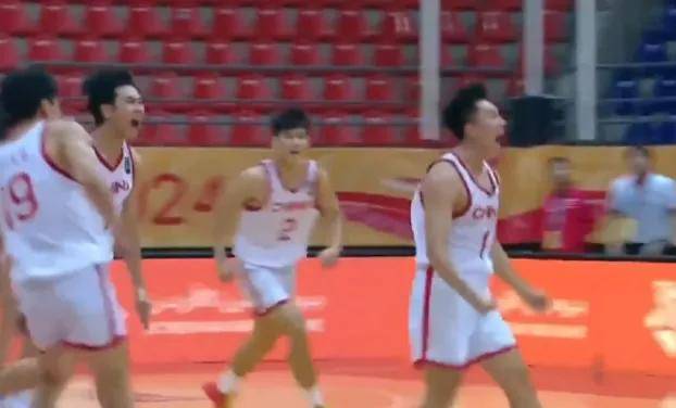 男篮::中国男篮绝杀日本男篮！带队狂赢94分！人家比丁彦雨航更能打NBA……