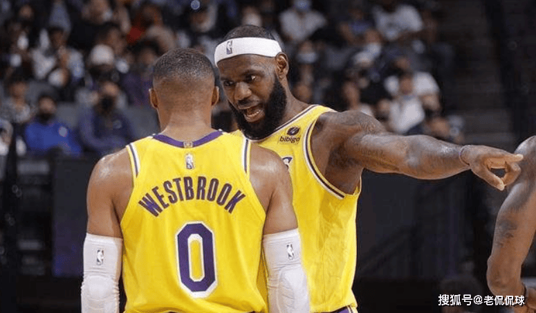 NBA::从2.05亿顶薪NBA，到78万底薪！NBA退步最快巨星，詹姆斯也带不动你