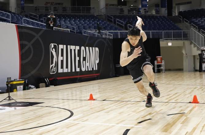 NBA::重磅！崔永熙正式登陆NBANBA，成中国NBA第7人，合同与球衣号码公布